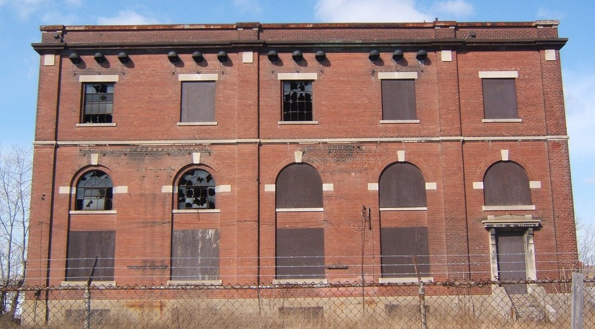 New Toronto, ON - File:NewTorontoDilapidatedIndustry.JPG - Wikipedia