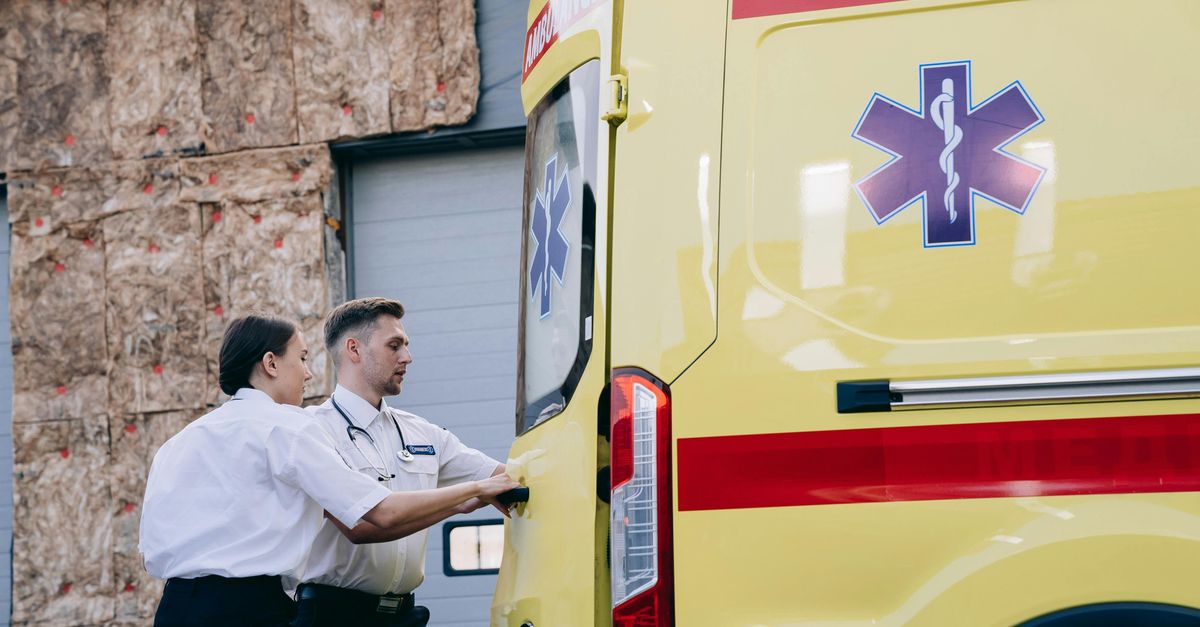 What Happens During an Emergency Vehicle Lockout Service Call — Secure Nest Locksmith Experts